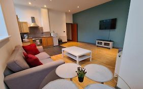 Spacious, Bright And Airy City Centre Flat. Unique Converted Mill.